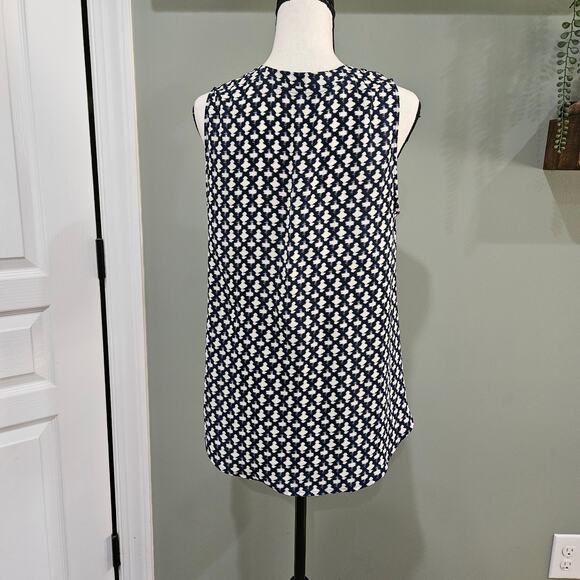 West Kei Sleeveless‎ Blue and White Twist Front Top Size M - Picture 7 of 7